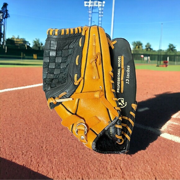 Mizuno Professional Ball Park Series 13" MMX 130 Series RH Throw Ball Glove